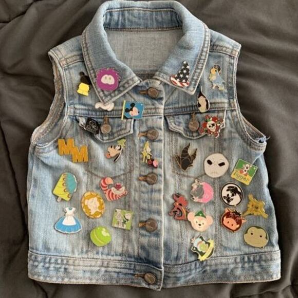 Disney Jewelry - Disney Pin Collector’s Set – 25 Pins, Free Shipping!